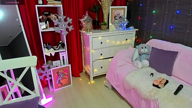 Snapshot of Queen_baby chatting on 12/14/24, 02:45 Queen baby online show from 12/14/24, 02:45