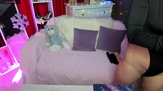 Snapshot of Queen_baby chatting on 12/25/24, 01:20 Queen baby online show from 12/25/24, 01:20