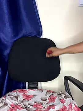 Snapshot of sweetestval chatting on 11/06/25, 06:03 sweetestval online show from 11/06/25, 06:03