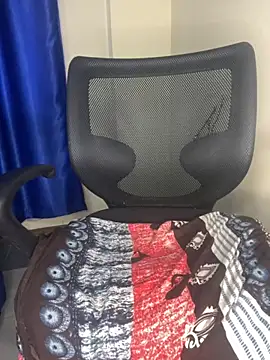 Snapshot of sweetestval chatting on 11/18/25, 11:03 sweetestval online show from 11/18/25, 11:03