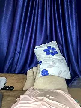 Snapshot of sweetestval chatting on 11/27/25, 08:49 sweetestval online show from 11/27/25, 08:49