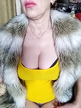 lindaledi2 online show from 12/17/25, 04:18