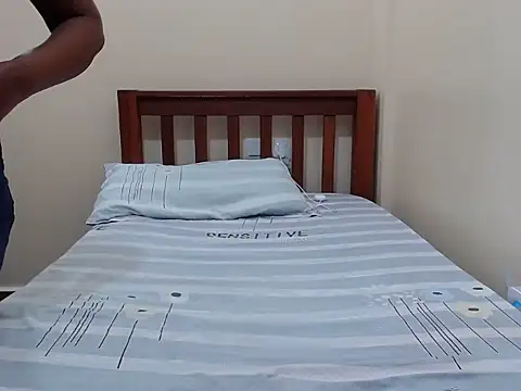 Snapshot of traper_1 chatting on 10/20/25, 04:35 traper 1 online show from 10/20/25, 04:35