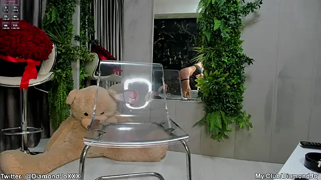 Snapshot of DiamondJo_ chatting on 02/22/25, 12:05 DiamondJo online show from 02/22/25, 12:05