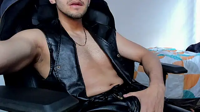 Snapshot of Tommy_Bred chatting on 07/10/26, 07:38 Tommy Bred online show from 07/10/26, 07:38