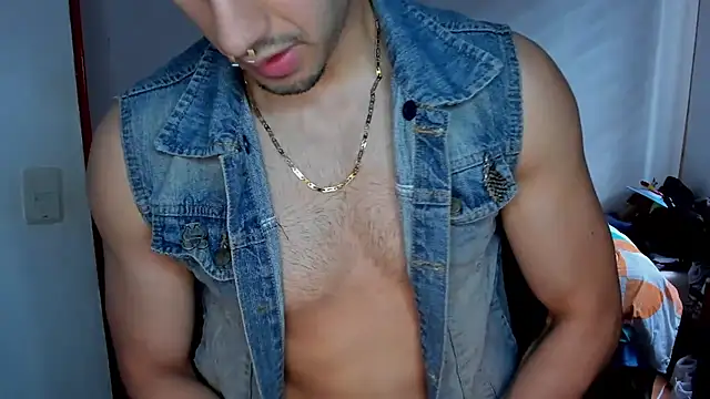 Snapshot of Tommy_Bred chatting on 07/15/26, 07:08 Tommy Bred online show from 07/15/26, 07:08