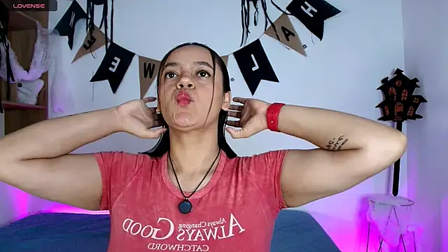 Snapshot of VICTORIABLACK_@xh chatting on 10/13/25, 12:05 VICTORIABLACK xh online show from 10/13/25, 12:05