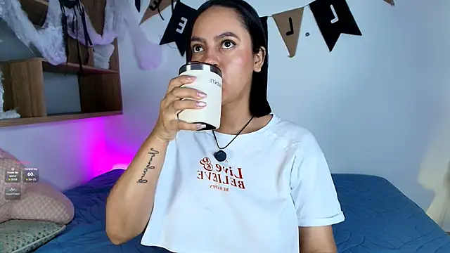 Snapshot of VICTORIABLACK_@xh chatting on 10/15/25, 10:59 VICTORIABLACK xh online show from 10/15/25, 10:59