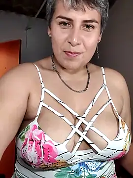 Snapshot of Yessi_rousse chatting on 06/09/26, 04:40 Yessi rousse online show from 06/09/26, 04:40