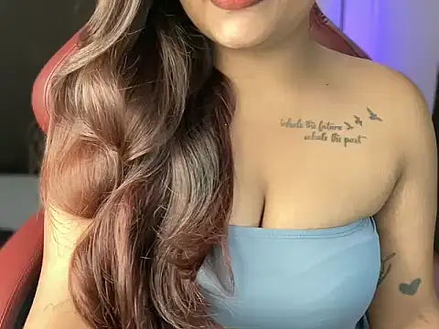 Snapshot of shanayaaa_1 chatting on 11/18/25, 06:45 shanayaaa 1 online show from 11/18/25, 06:45