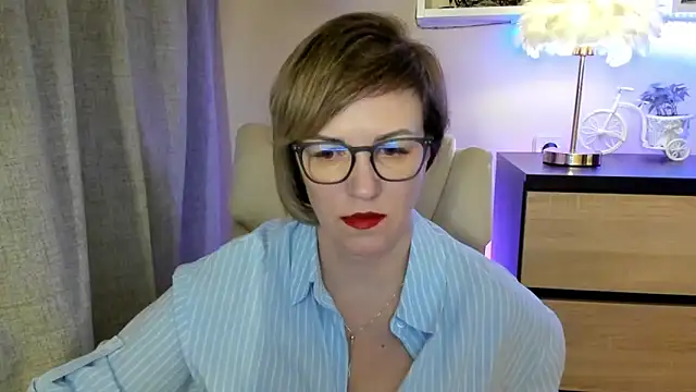 feliziaDesire online show from 10/28/25, 02:09