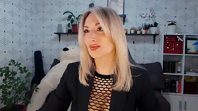 MillaXQueen online show from 03/24/26, 11:15