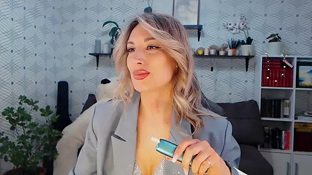 MillaXQueen online show from 04/07/26, 11:21