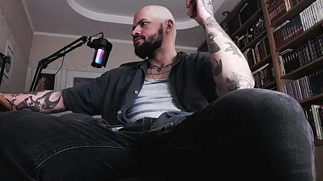 Snapshot of FindomJason chatting on 10/08/25, 11:08 FindomJason online show from 10/08/25, 11:08