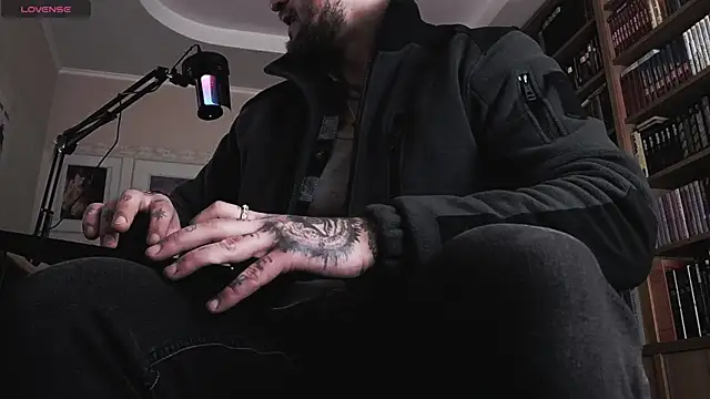 Snapshot of FindomJason chatting on 11/16/25, 03:17 FindomJason online show from 11/16/25, 03:17