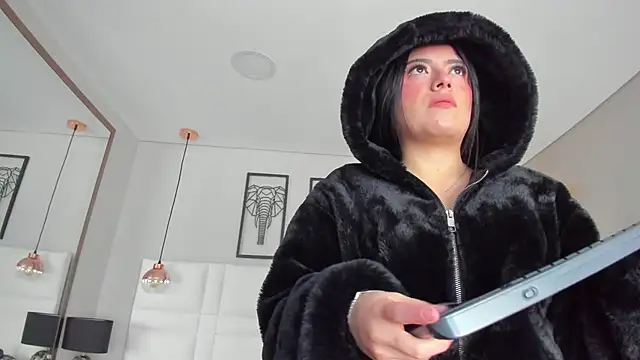 Rebeca jones online show from 12/16/25, 12:10