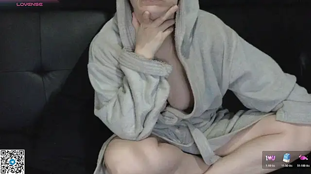 Mia G0ld online show from 11/12/25, 02:28