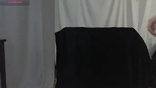 Mia G0ld online show from 01/11/26, 04:12