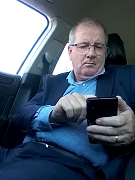 Snapshot of stiffandlubed@xh chatting on 12/12/24, 02:04 stiffandlubedxh online show from 12/12/24, 02:04