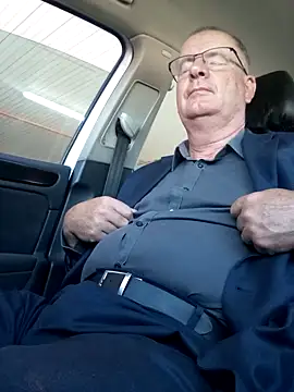 Snapshot of stiffandlubed@xh chatting on 01/07/25, 07:31 stiffandlubedxh online show from 01/07/25, 07:31