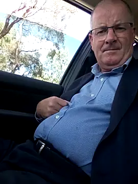 Snapshot of stiffandlubed@xh chatting on 02/11/25, 01:52 stiffandlubedxh online show from 02/11/25, 01:52