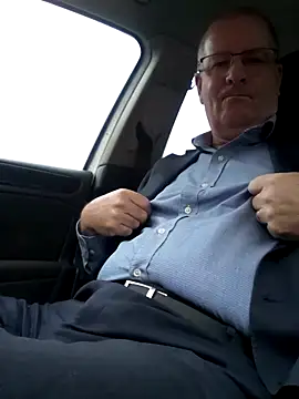 Snapshot of stiffandlubed@xh chatting on 02/18/25, 09:09 stiffandlubedxh online show from 02/18/25, 09:09