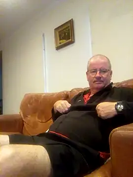 Snapshot of stiffandlubed@xh chatting on 02/21/25, 08:51 stiffandlubedxh online show from 02/21/25, 08:51