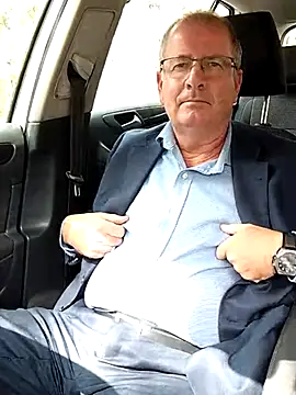 Snapshot of stiffandlubed@xh chatting on 03/17/25, 01:14 stiffandlubedxh online show from 03/17/25, 01:14