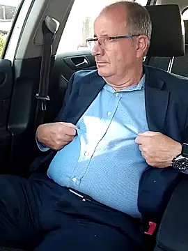 Snapshot of stiffandlubed@xh chatting on 03/17/25, 07:35 stiffandlubedxh online show from 03/17/25, 07:35