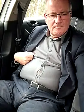 Snapshot of stiffandlubed@xh chatting on 09/08/25, 10:09 stiffandlubedxh online show from 09/08/25, 10:09