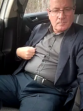 Snapshot of stiffandlubed@xh chatting on 09/21/25, 10:11 stiffandlubedxh online show from 09/21/25, 10:11