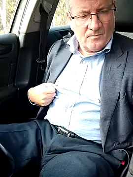 Snapshot of stiffandlubed@xh chatting on 09/28/25, 10:04 stiffandlubedxh online show from 09/28/25, 10:04