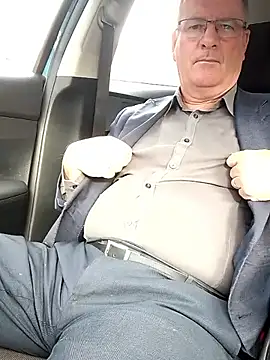 Snapshot of stiffandlubed@xh chatting on 11/11/25, 09:04 stiffandlubedxh online show from 11/11/25, 09:04