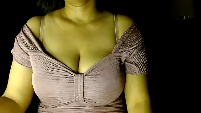 janifer001 online show from 04/21/26, 01:53