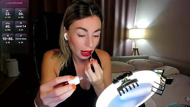 Snapshot of DannaEvan chatting on 11/28/25, 01:30 DannaEvan online show from 11/28/25, 01:30