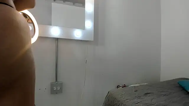 SEXXYLATINCOUPLE1 online show from 11/28/25, 10:18