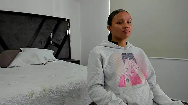 Snapshot of AnnieAndStefan chatting on 12/17/24, 12:54 AnnieAndStefan online show from 12/17/24, 12:54