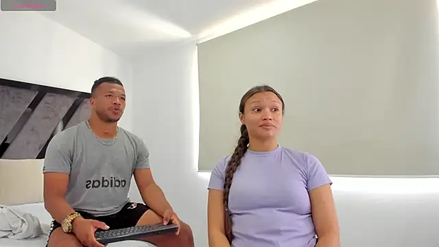 Snapshot of AnnieAndStefan chatting on 12/27/24, 03:26 AnnieAndStefan online show from 12/27/24, 03:26