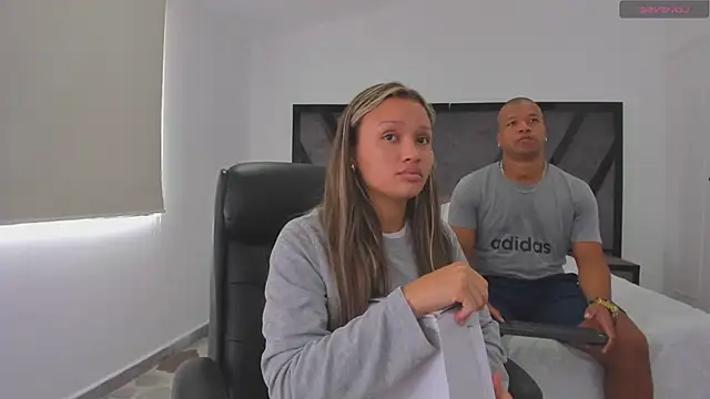 Snapshot of AnnieAndStefan chatting on 02/04/25, 04:08 AnnieAndStefan online show from 02/04/25, 04:08