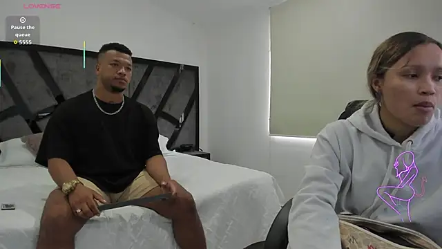 Snapshot of AnnieAndStefan chatting on 09/29/25, 02:22 AnnieAndStefan online show from 09/29/25, 02:22