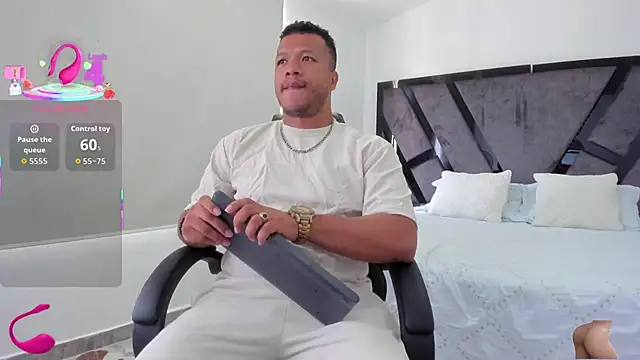 Snapshot of AnnieAndStefan chatting on 10/22/25, 01:55 AnnieAndStefan online show from 10/22/25, 01:55