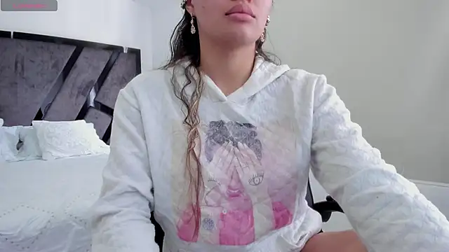 Snapshot of AnnieAndStefan chatting on 11/07/25, 02:28 AnnieAndStefan online show from 11/07/25, 02:28