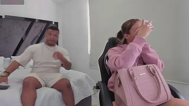 Snapshot of AnnieAndStefan chatting on 12/15/25, 02:10 AnnieAndStefan online show from 12/15/25, 02:10