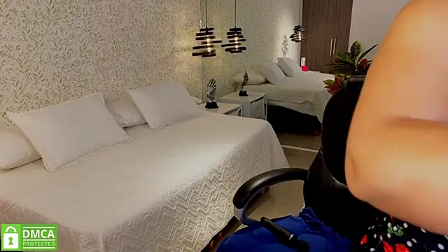 Snapshot of ELA_PS chatting on 09/30/25, 12:10 ELA PS online show from 09/30/25, 12:10