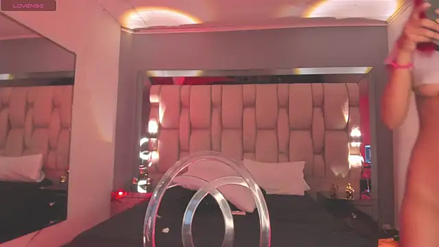 Emmily Savage online show from 02/07/25, 07:07