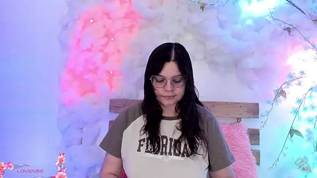 Snapshot of Mey_moon chatting on 02/03/25, 10:54 Mey moon online show from 02/03/25, 10:54