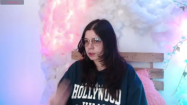 Snapshot of Mey_moon chatting on 02/05/25, 12:10 Mey moon online show from 02/05/25, 12:10