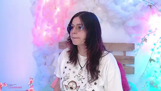 Snapshot of Mey_moon chatting on 02/05/25, 09:18 Mey moon online show from 02/05/25, 09:18