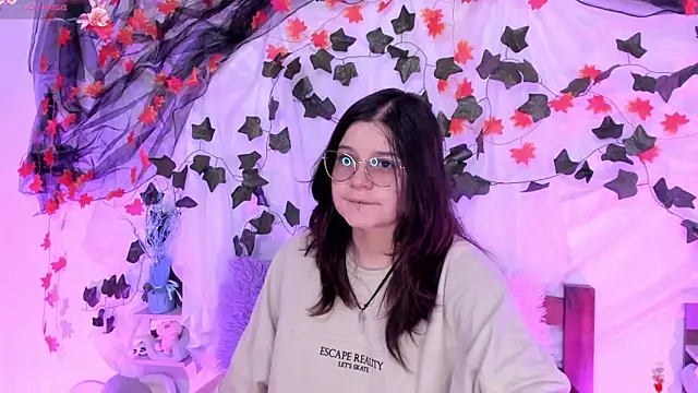 Snapshot of Mey_moon chatting on 02/07/25, 03:41 Mey moon online show from 02/07/25, 03:41