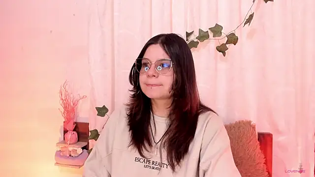 Snapshot of Mey_moon chatting on 02/13/25, 03:56 Mey moon online show from 02/13/25, 03:56